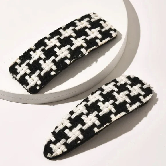 ⭐️ Awesome Pair Of Mismatched Fabric Checkered Houndstooth Print Hair Clips ⭐️ - Picture 2 of 3